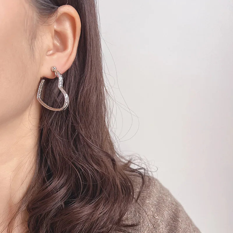 Elegant Silver Alloy Heart Hoop Textured Metal Stud & Clip On No Piercing Women's Fashion Earrings