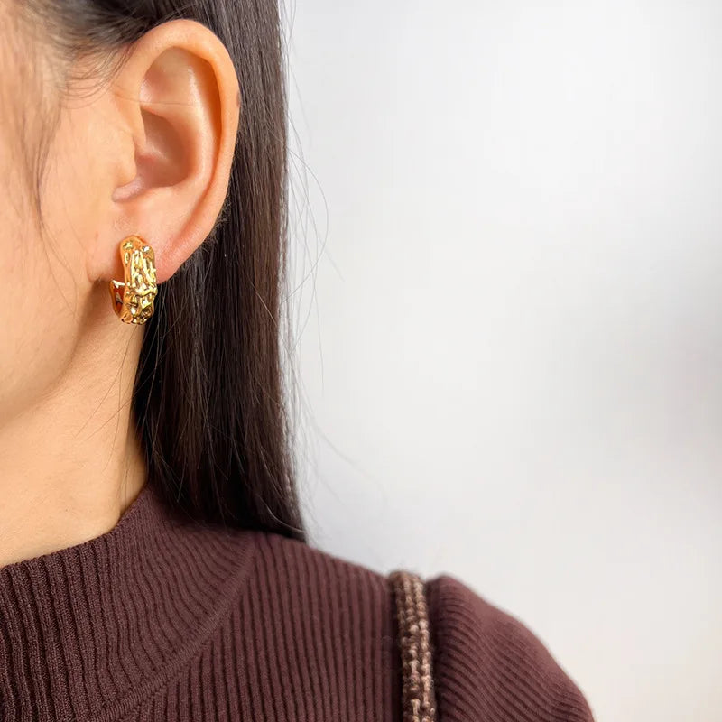 Elegant Gold Alloy Textured Spiral Hoop Stud & Clip On No Piercing Minimalist Commuter Earrings