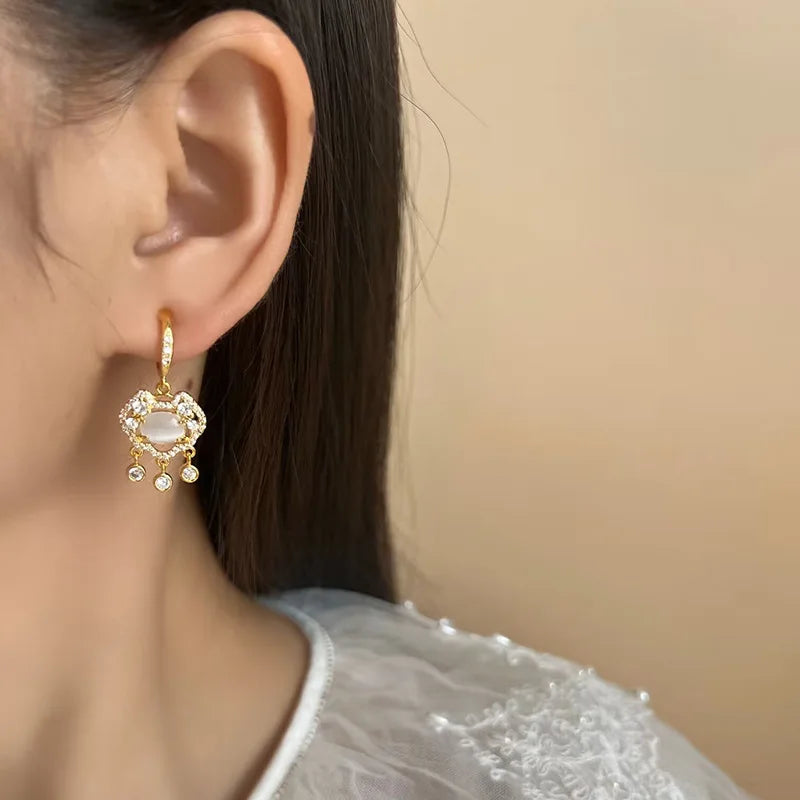 Elegant Chinese Ruyi Peace Lock Spiral Disc Alloy Zircon Dangle Stud & Clip On No Piercing Earrings