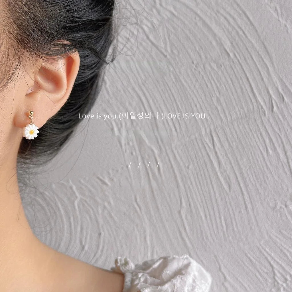Fresh Shell Daisy Stud Earrings Handmade Glazed Floral Niche Design For Women