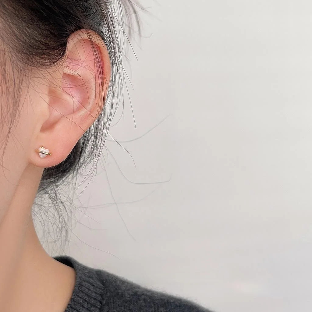 Minimalist Glass Cat Eye Heart Stud Earrings With Copper Base