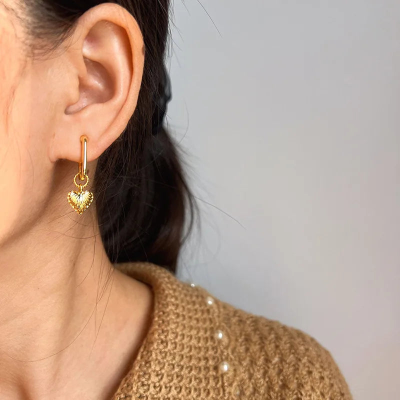 Vintage Gold Alloy U Hoop With Striped Heart Charm Stud & Clip On No Piercing Fashion Earrings