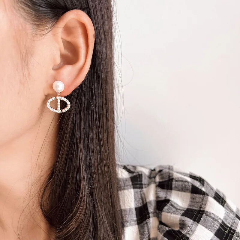 Elegant Rhinestone Letter Pendant Pearl Alloy Stud & Clip On No Piercing Spiral Drop Earrings