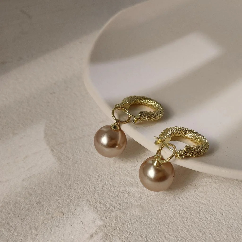 Light Luxury Champagne Gold Alloy Pearl Twist Hoop Earrings French Vintage Geometric Jewelry