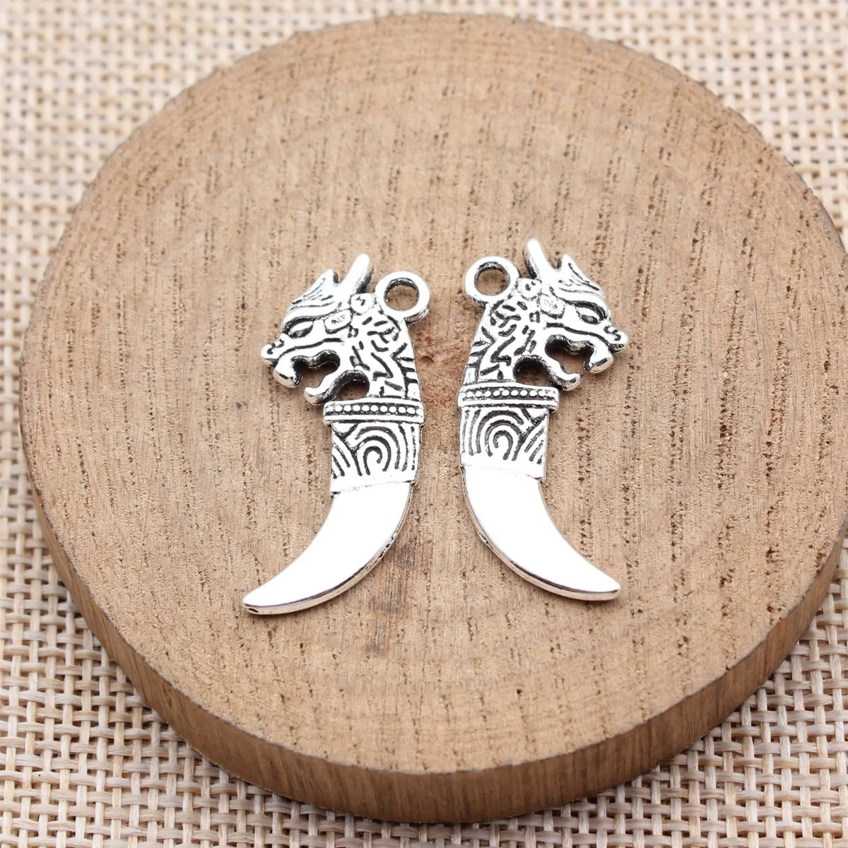 30x13mm 2.1g Antique Silver Zinc Alloy Faux Wolf Tooth Charm Pendant for DIY Necklace Jewelry