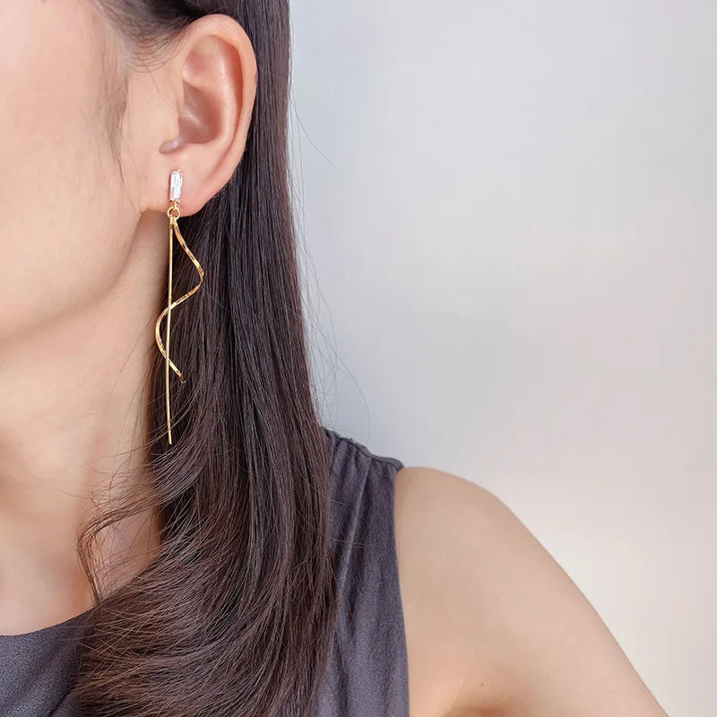 Elegant Gold Alloy Spiral Line Tassel Drop Stud & Clip On No Piercing Zircon Long Face Slimming Earrings