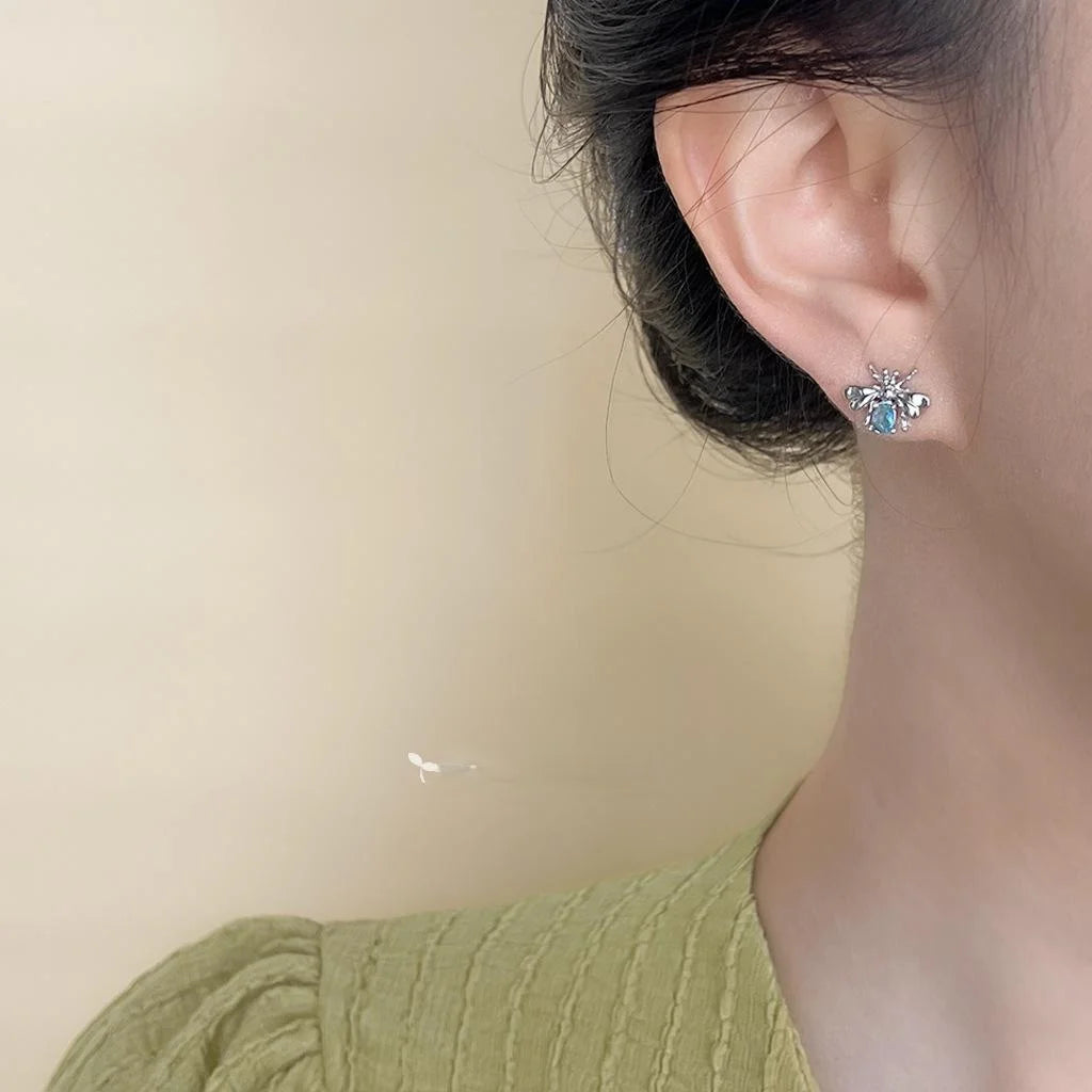 Fresh Style Micro Pave Zircon Bee Stud Earrings Copper Insect Design Silver Plated Pins
