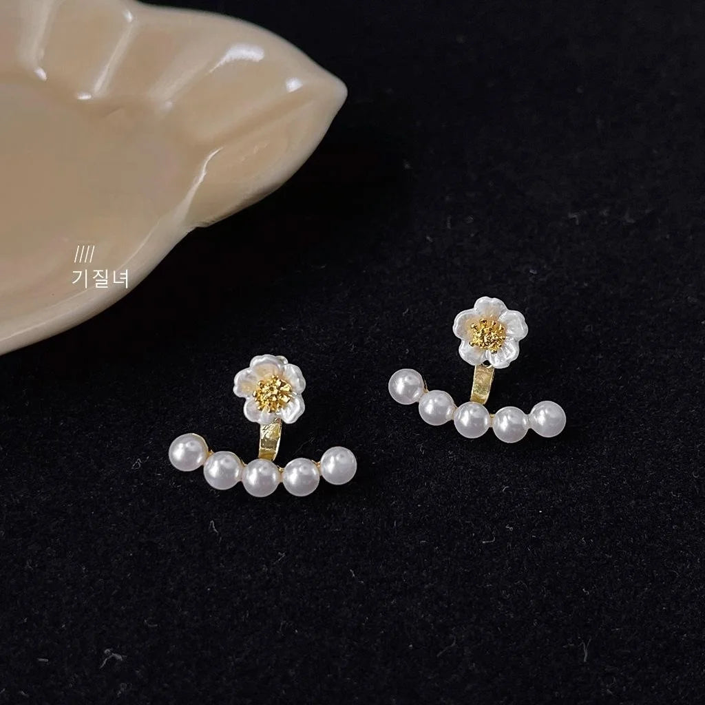 Korean Sweet Flower Pearl Stud Earrings, Silver Plated Copper Minimalist Fashion Jewelry