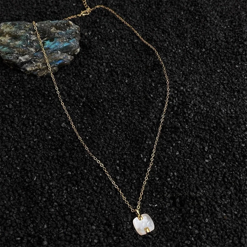 18K Gold Plated Copper Mother Of Pearl Square Geometric Light Luxury Clavicle Necklace