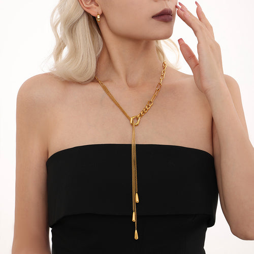 Close front view of gold lariat with curb and paperclip chains
