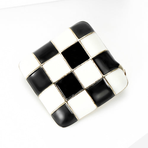 Checkerboard square in a second product view