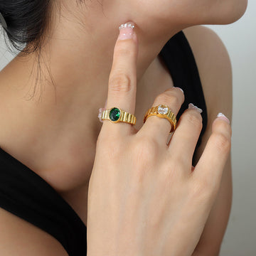 Gold Tone Ribbed Band Ring Clear Or Green Oval Stone