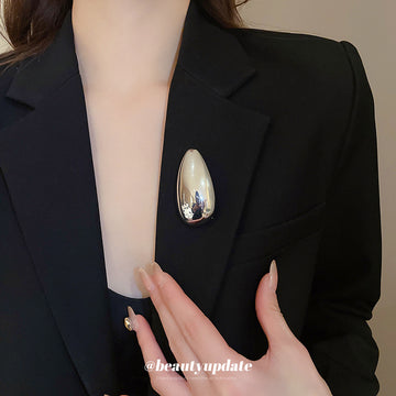 Large Smooth Polished Teardrop Brooch In Gold Tone Or Silver Tone
