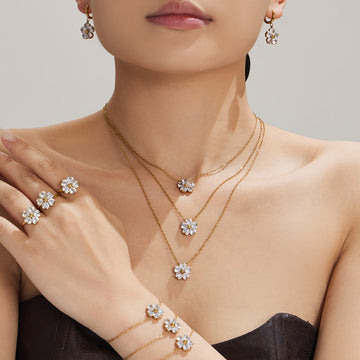 Gold Tone Clear Five-Petal Flower Jewelry Set Pieces