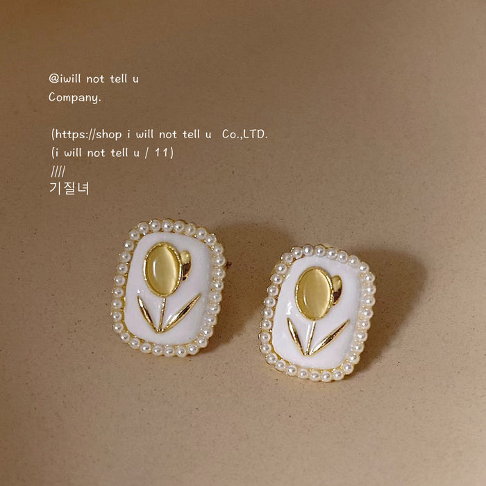 White Enamel Gold Tulip Pearl Frame Stud Earrings Pair