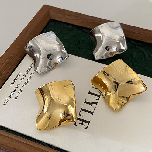 First listing image of wavy square stud earrings gold silver, showing the overall design.