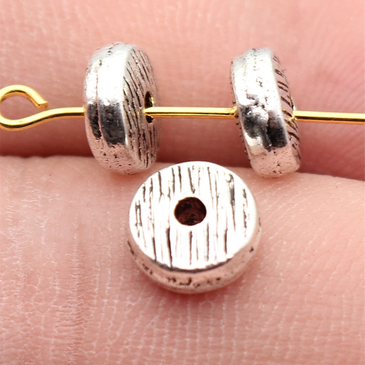8.2x8.2x3.6mm 0.95g Multicolor Zinc Alloy Scratch Wood Grain Flat Round Loose Metal Beads for Jewelry Making
