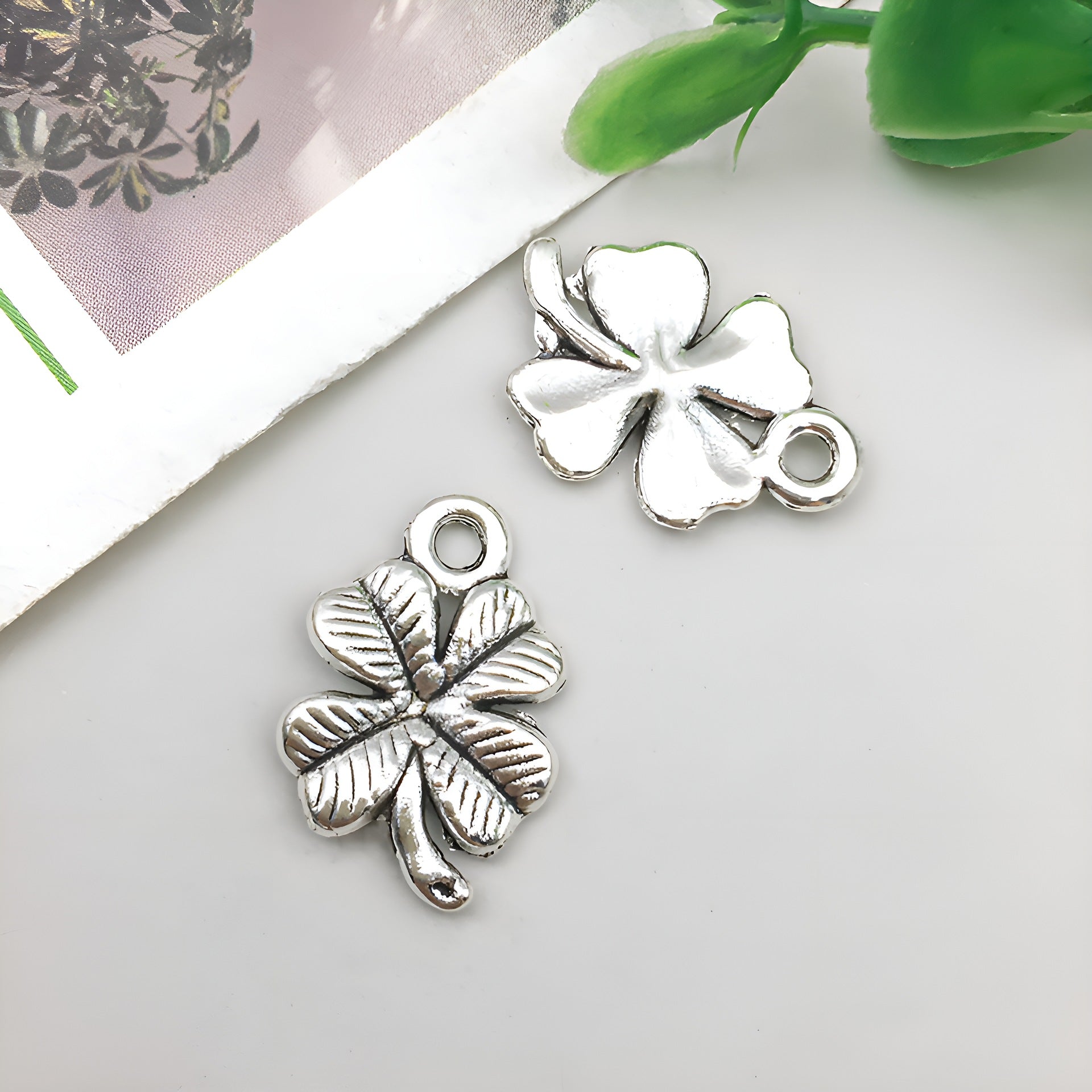 Antique Silver Zinc Alloy Hollow Four Leaf Clover Charm Pendant for DIY Handmade Jewelry