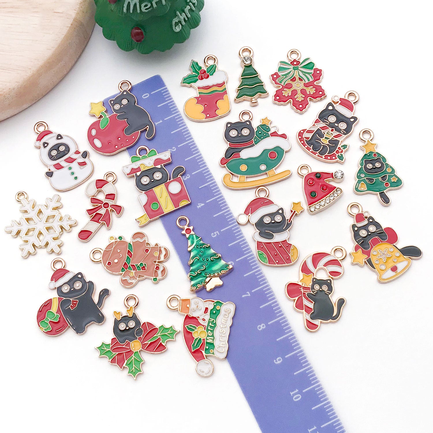 Enamel Zinc Alloy Christmas Snowman Candy Charm Pendant for Earrings Bracelets Keychains