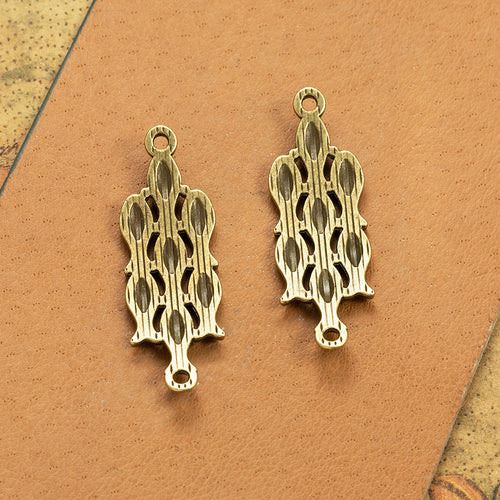 Closer view of the curved school of fish connector surface and openwork details