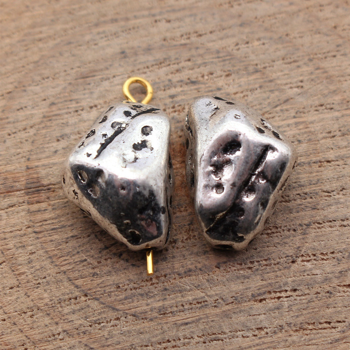 17x12x8.8mm 5.1g Antique Silver Zinc Alloy Triangle Stone Shape Loose Metal Beads for DIY Jewelry Making