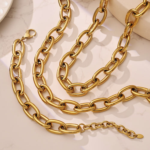 Grouped style view of oversized oval link chain jewelry in main image 1.