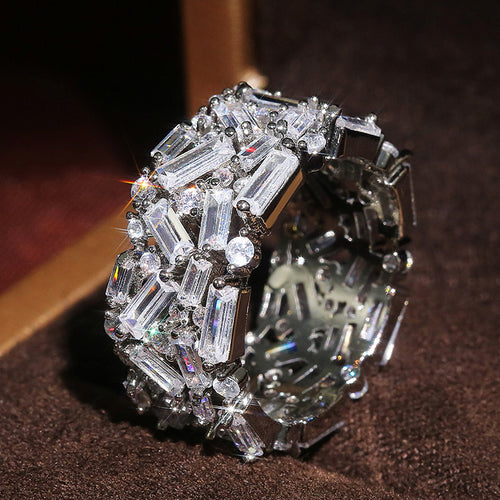 银色长方水晶宽戒 shown in angled detail view
