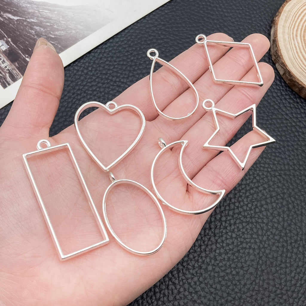 Zinc Alloy Heart Hollow Charm Pendants for DIY Jewelry Accessories