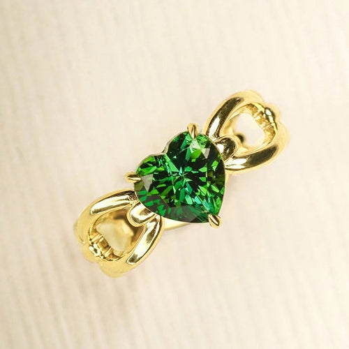 Green heart bow ring detail view