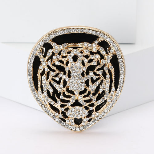 Front view of the tiger head brooch