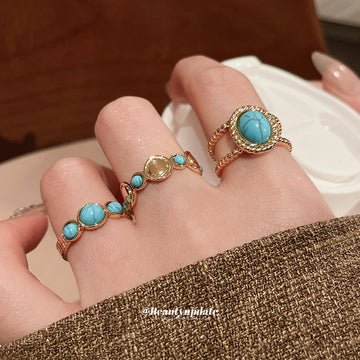 Gold Open Ring Oval Blue Stone Twisted Rope Border