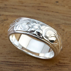 Wide Engraved Floral Scroll Band Ring In Polished Silver Tone