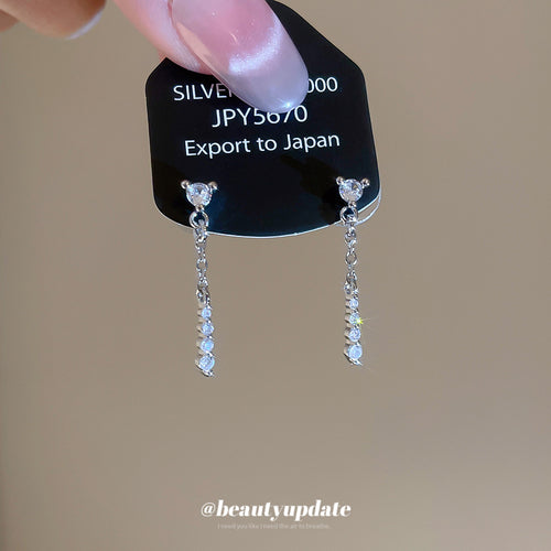 A display view of the linear crystal drop earrings.