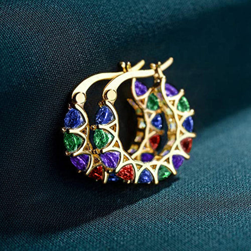 Mixed-color and green scalloped round-stone hoops