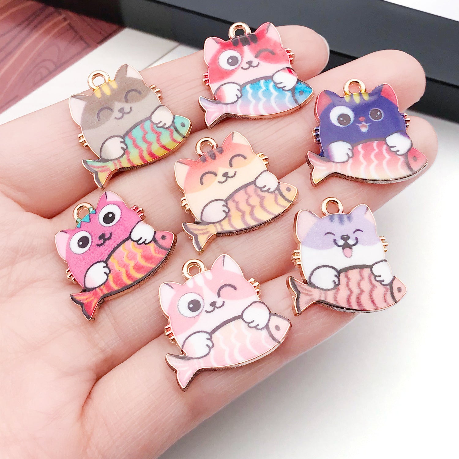 Zinc Alloy Enamel Cat Eating Fish Charm Pendant for DIY Keychain Necklace