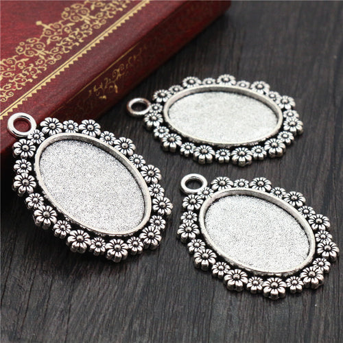 Beaded Floral Oval Pendant Tray front view