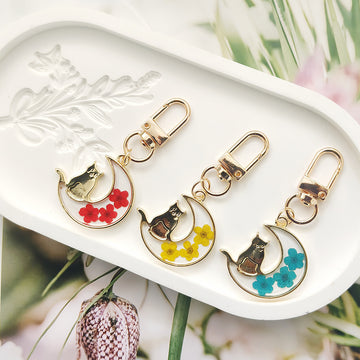 Crescent Moon Cat Dried Flower Resin Keychains 3 Colors