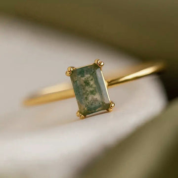 Moss-Green Rectangular Solitaire Slim Ring In Polished Gold Tone