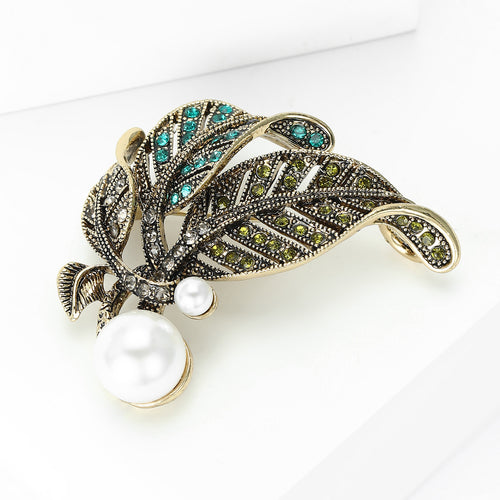 Enamel leaf with pearl drop in a second product view