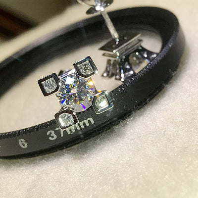 Product view 1 showing square geometric clusters around round stones