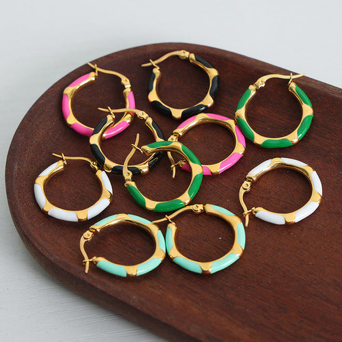 Assorted color enamel gold bamboo hoops on wood plate