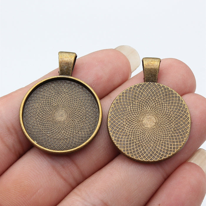 Round 25 mm Cabochon Pendant Settings in Five Metal Finishes