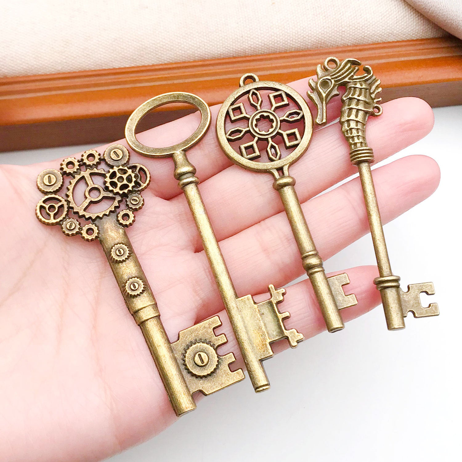 Antique Bronze Zinc Alloy Large Key Charm Pendant for DIY Necklace Jewelry Making