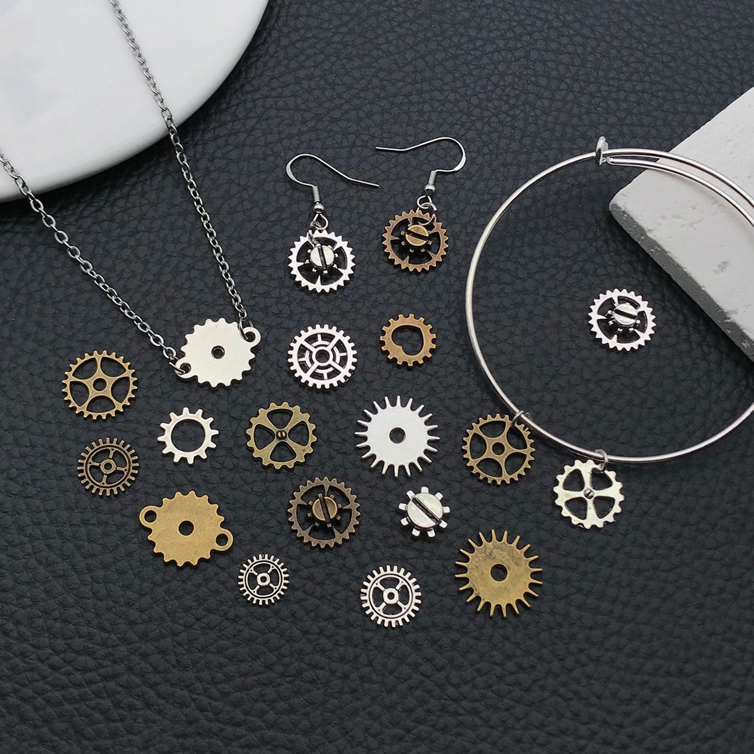 Vintage Zinc Alloy Hollow Charm Pendants