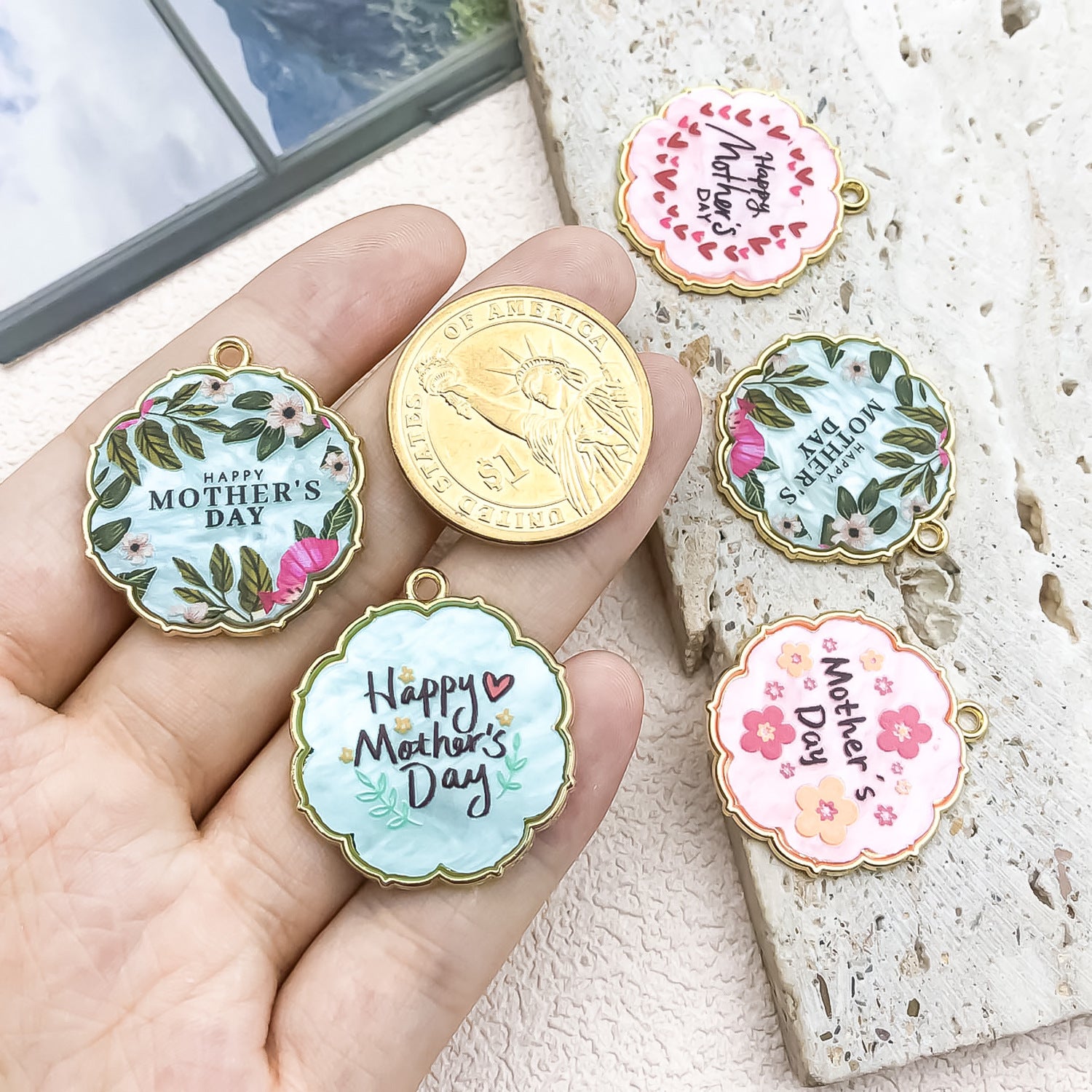 Zinc Alloy Round Mothers Day Happy Tag Charm Pendant for DIY Necklace Keychain Jewelry