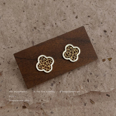 White-rim gold quatrefoil lattice studs on dark wood block