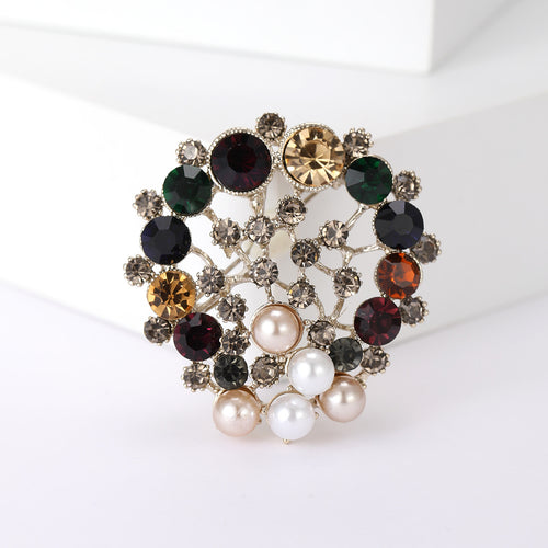 Front view of the round jeweled wreath brooch