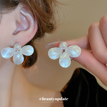 White Petal Flower Stud Earrings with Pearly Centers