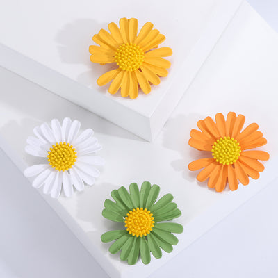 Matte Daisy brooch shown in front product view