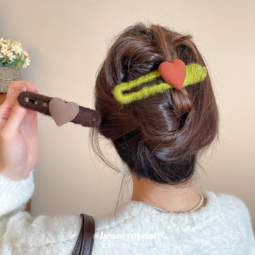 Brown Yarn Wrap Duckbill Hair Clip Flocked Heart Accent